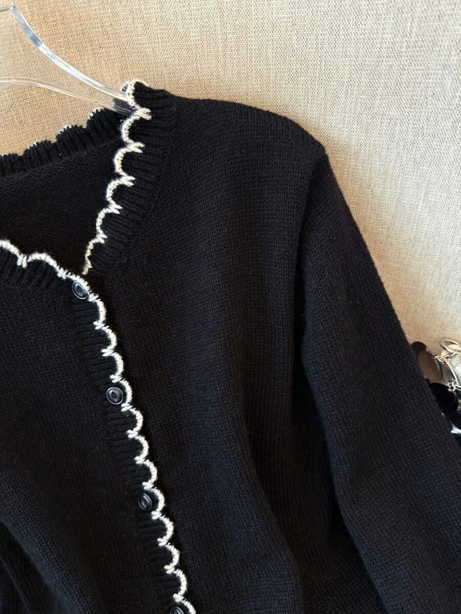 CZARNY SWETER GUZIKI