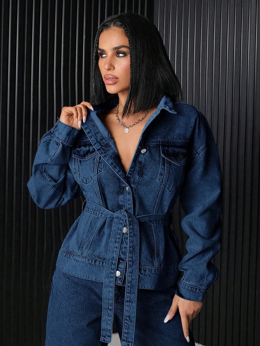 niebieska kurtka jeans