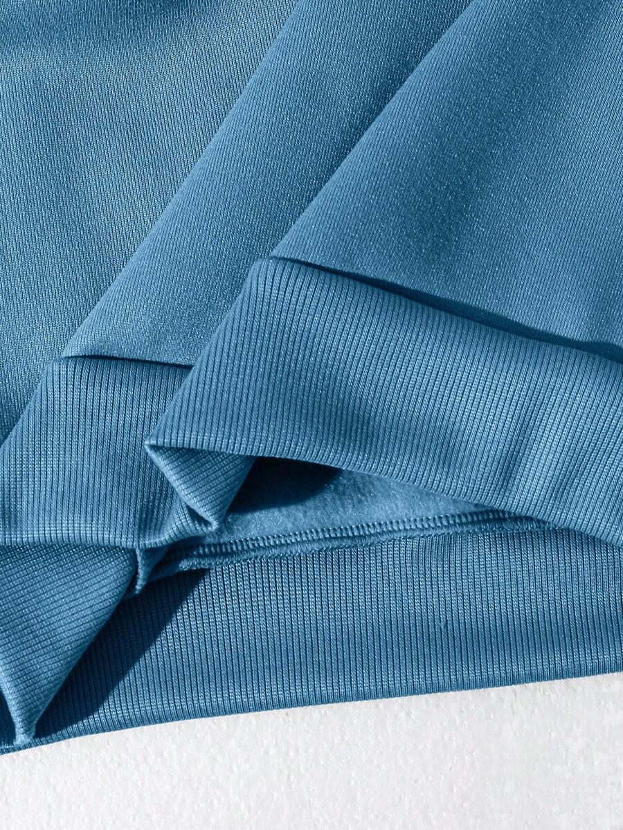 niebieska bluza kaptur