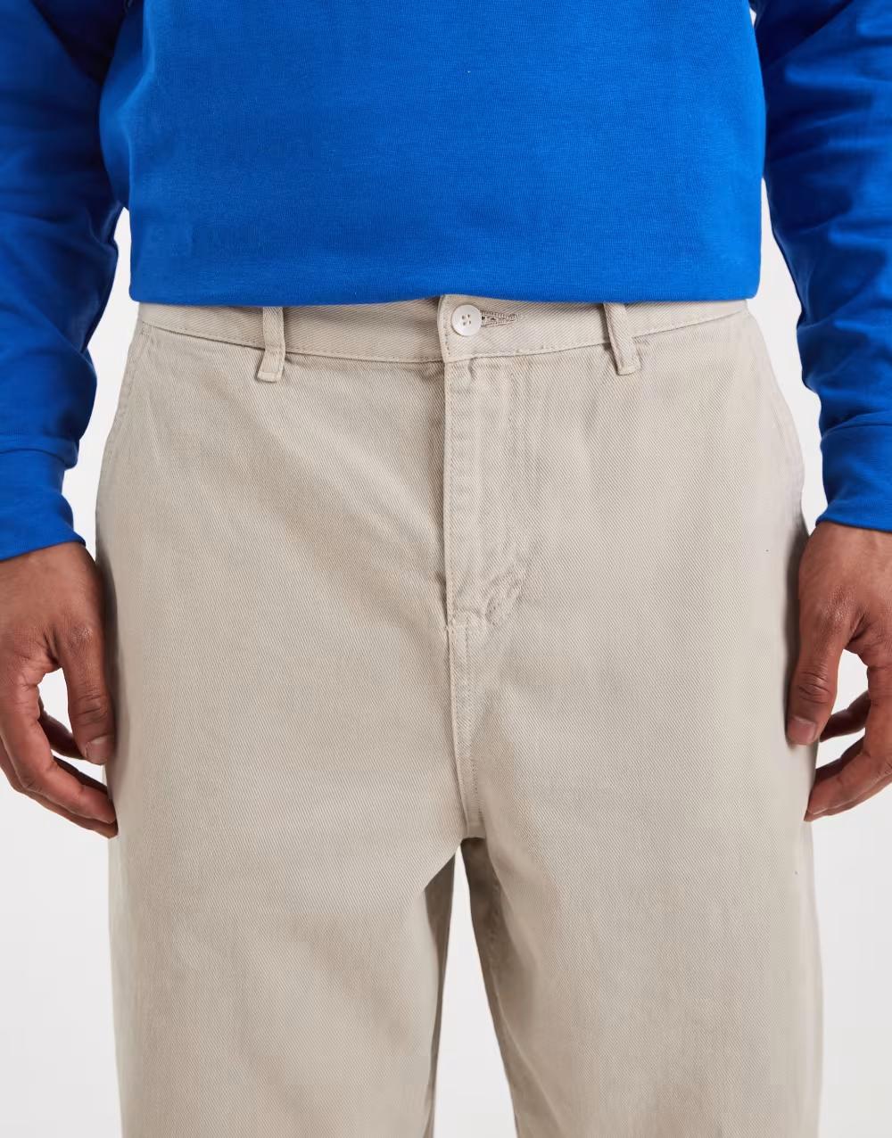 beżowe proste spodnie jeans