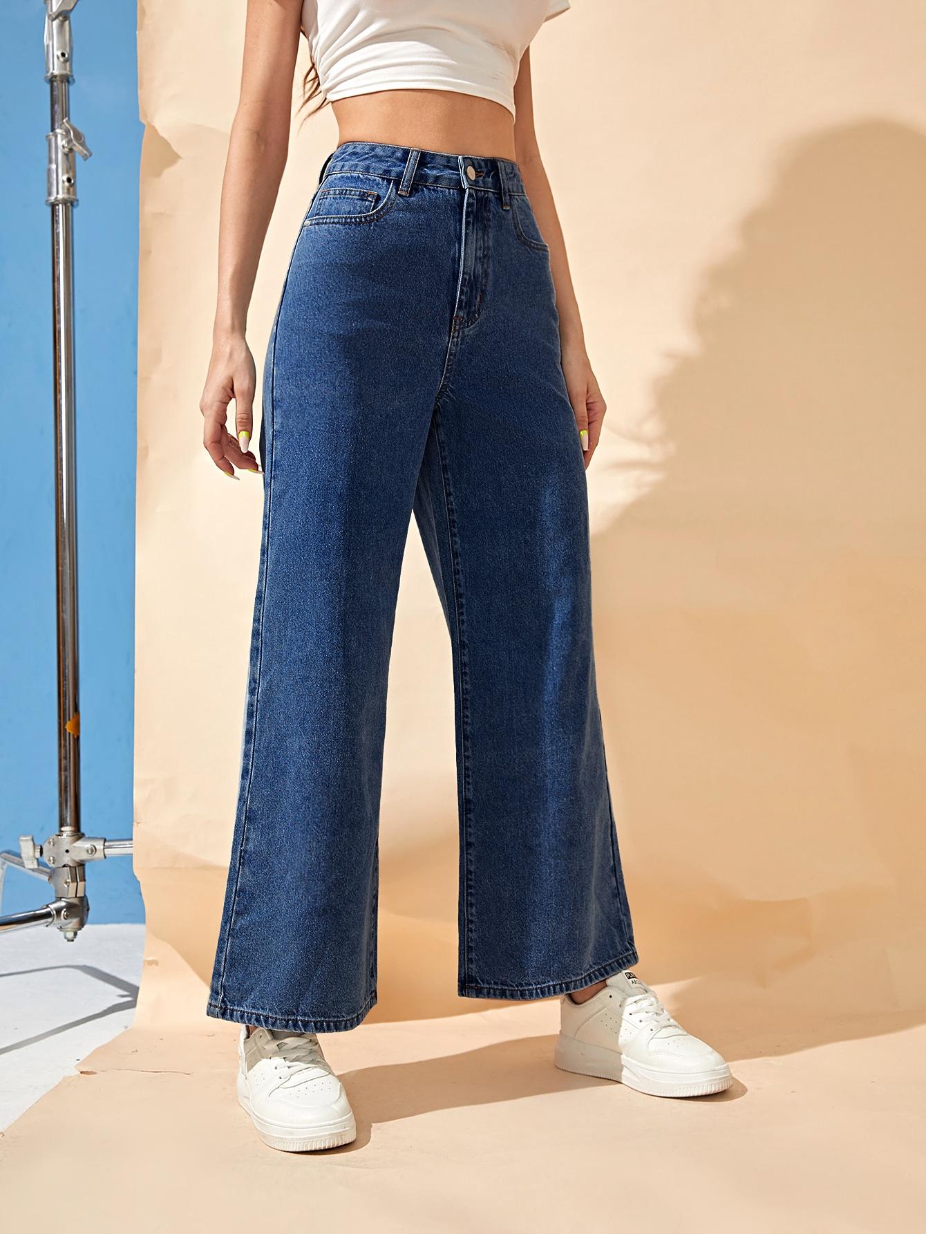 niebieskie spodnie jeans