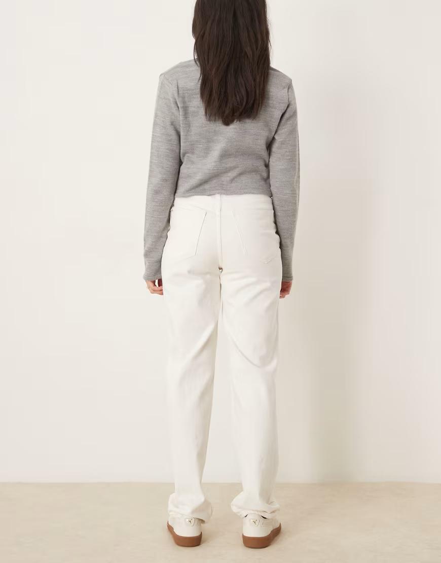 BIAŁE SPODNIE JEANS