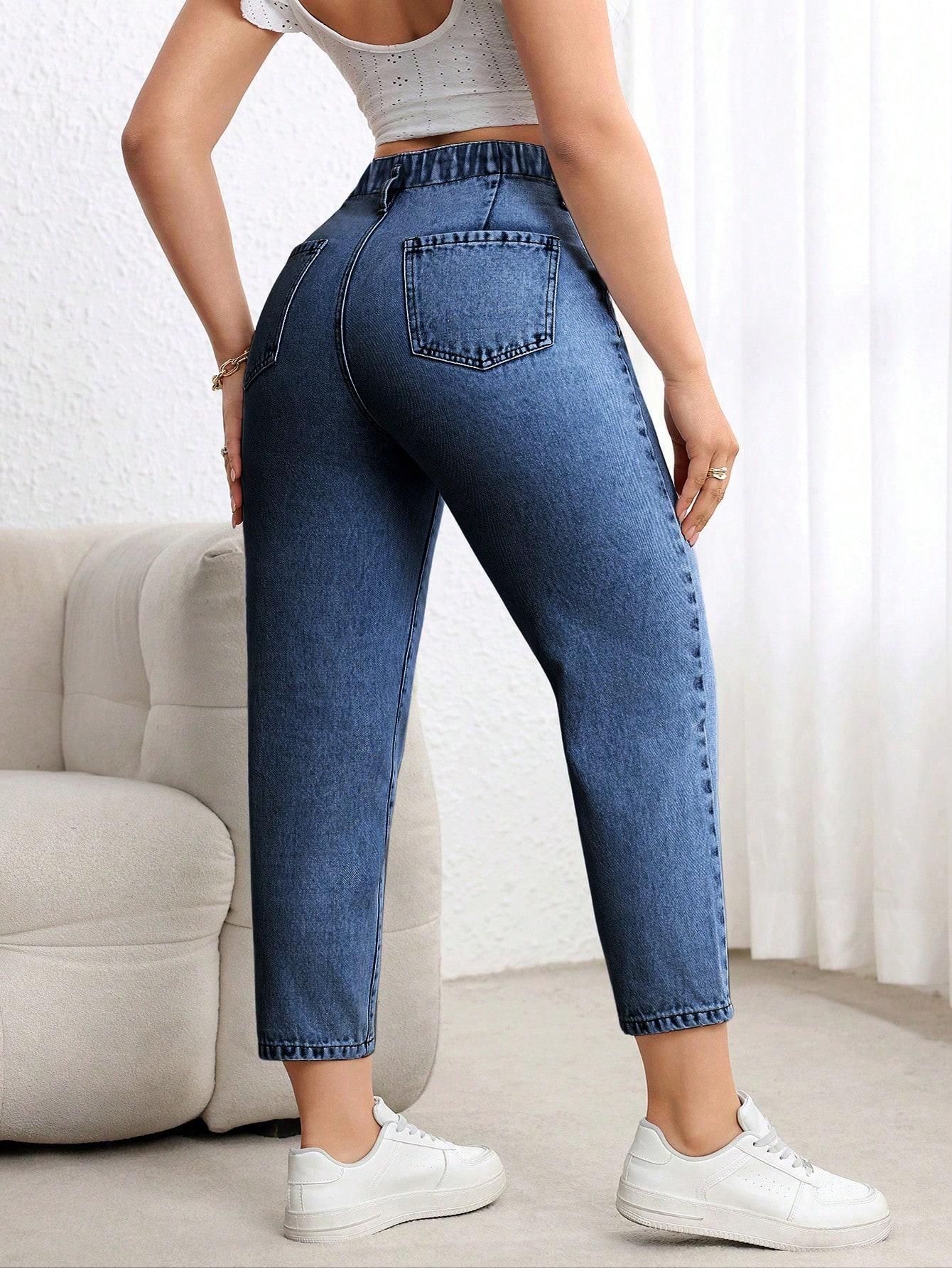 niebieskie spodnie jeans