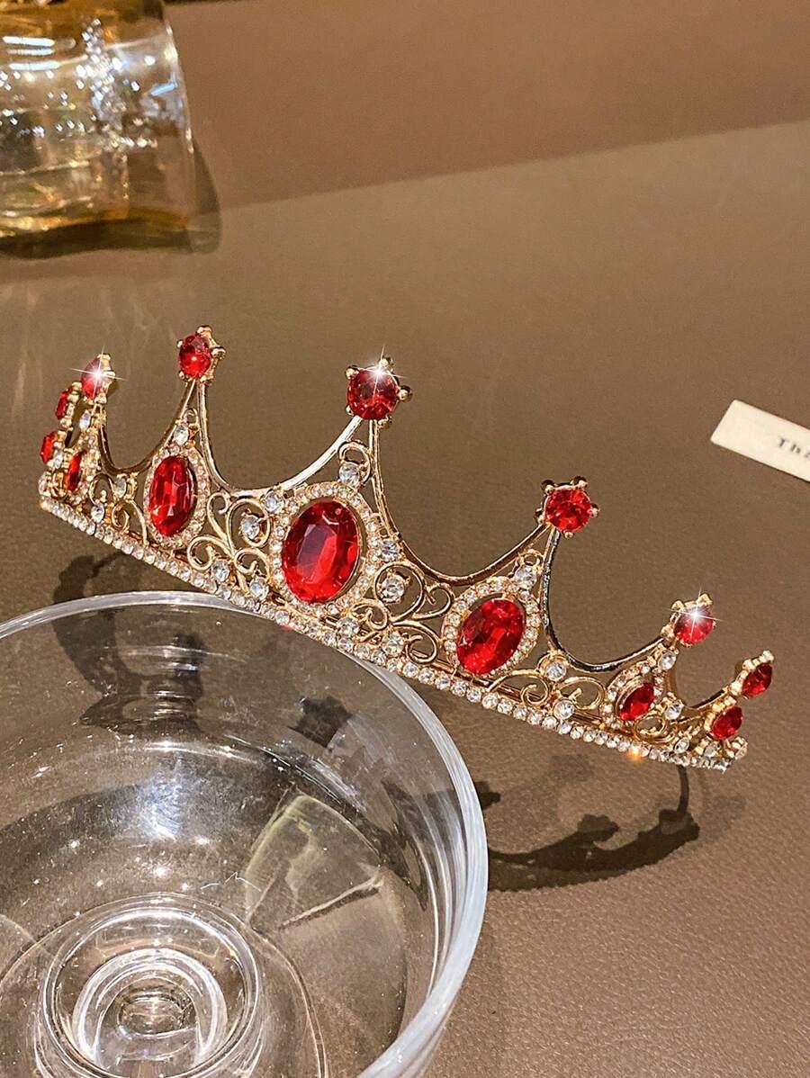 złota korona zdobienia