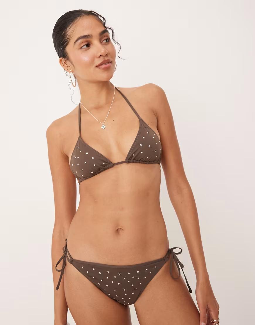 brązowa góra od bikini zdobienie