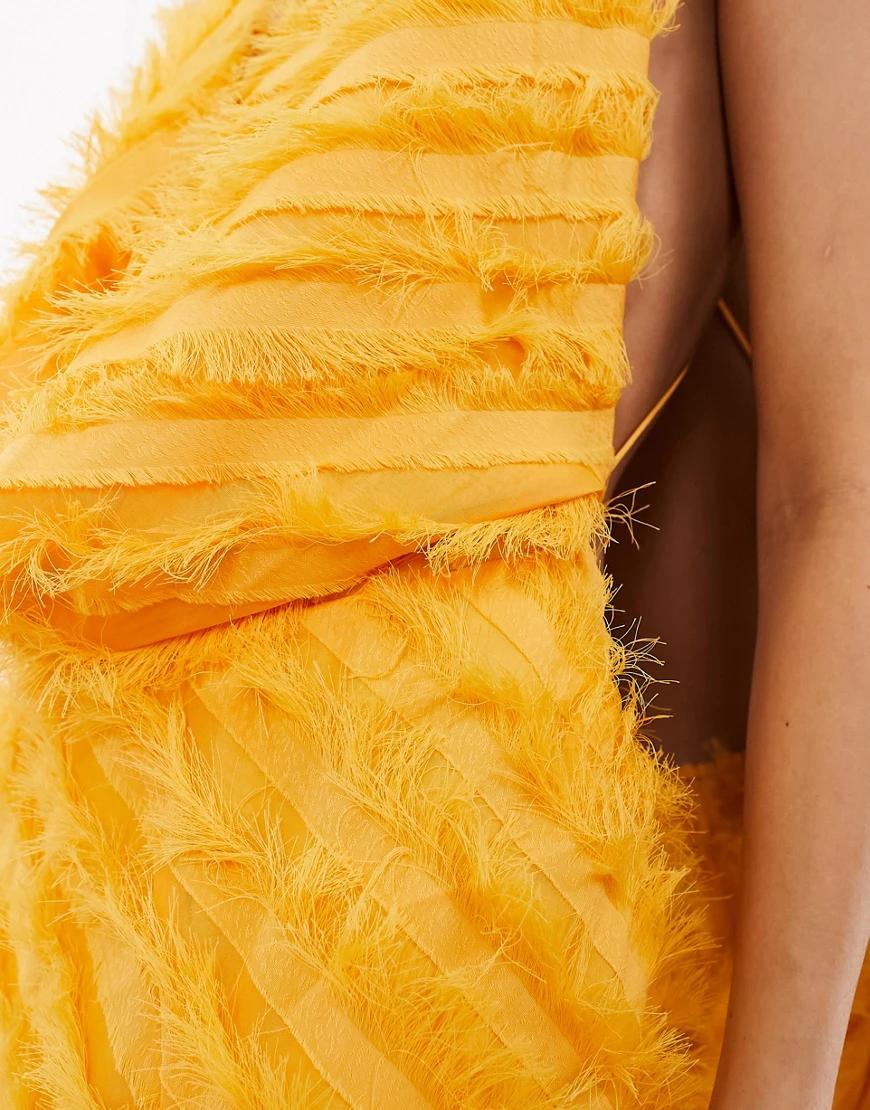 pomarańczowa maxi sukienka odkryte plecy frędzle