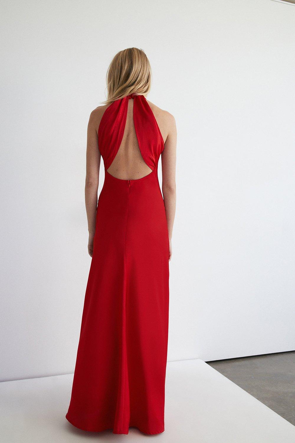 satynowa czerwona maxi sukienka odkryte plecy