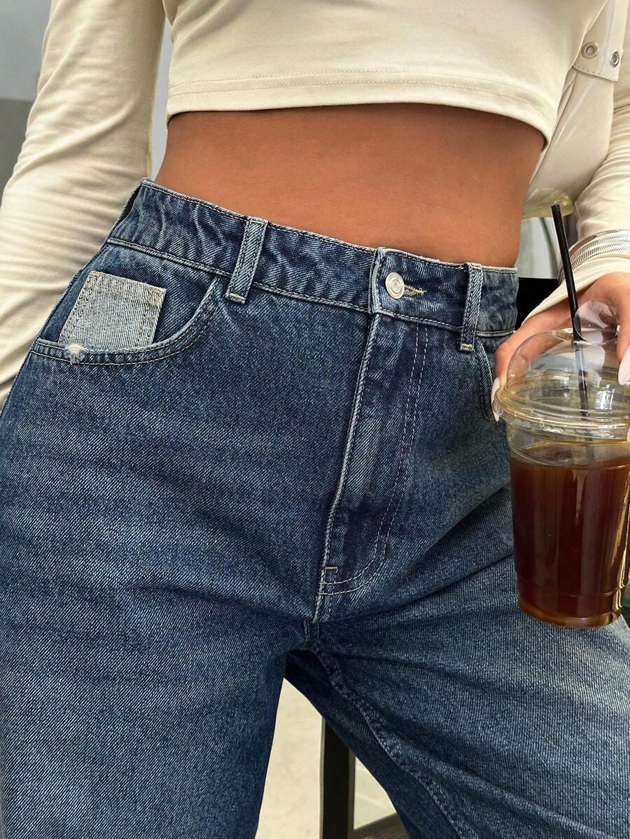 niebieskie spodnie jeans