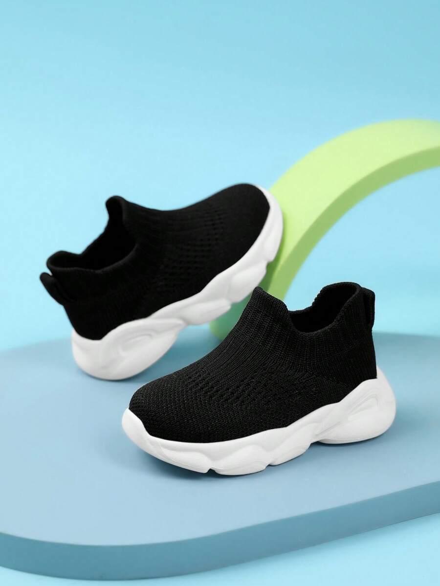 czarne buty sportowe
