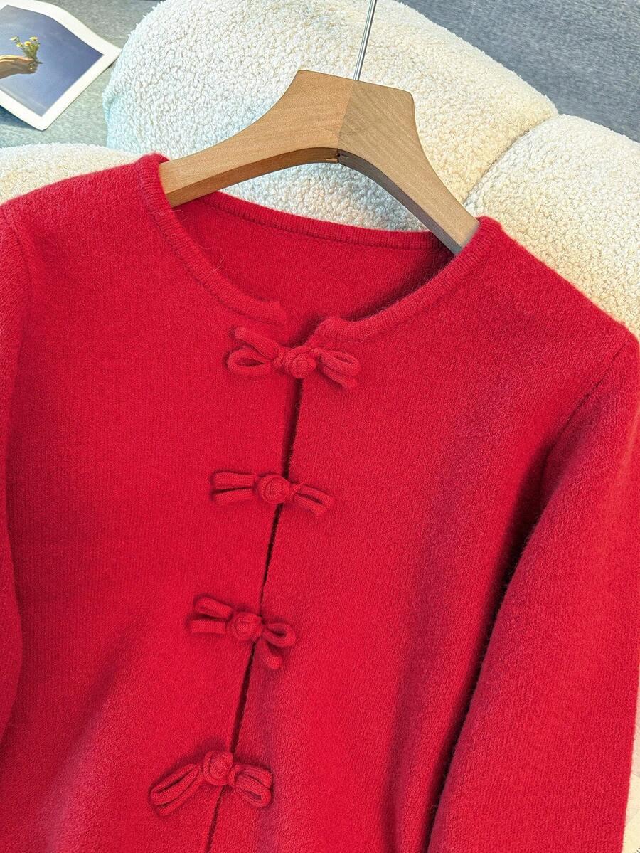 czerwony sweter zdobienia