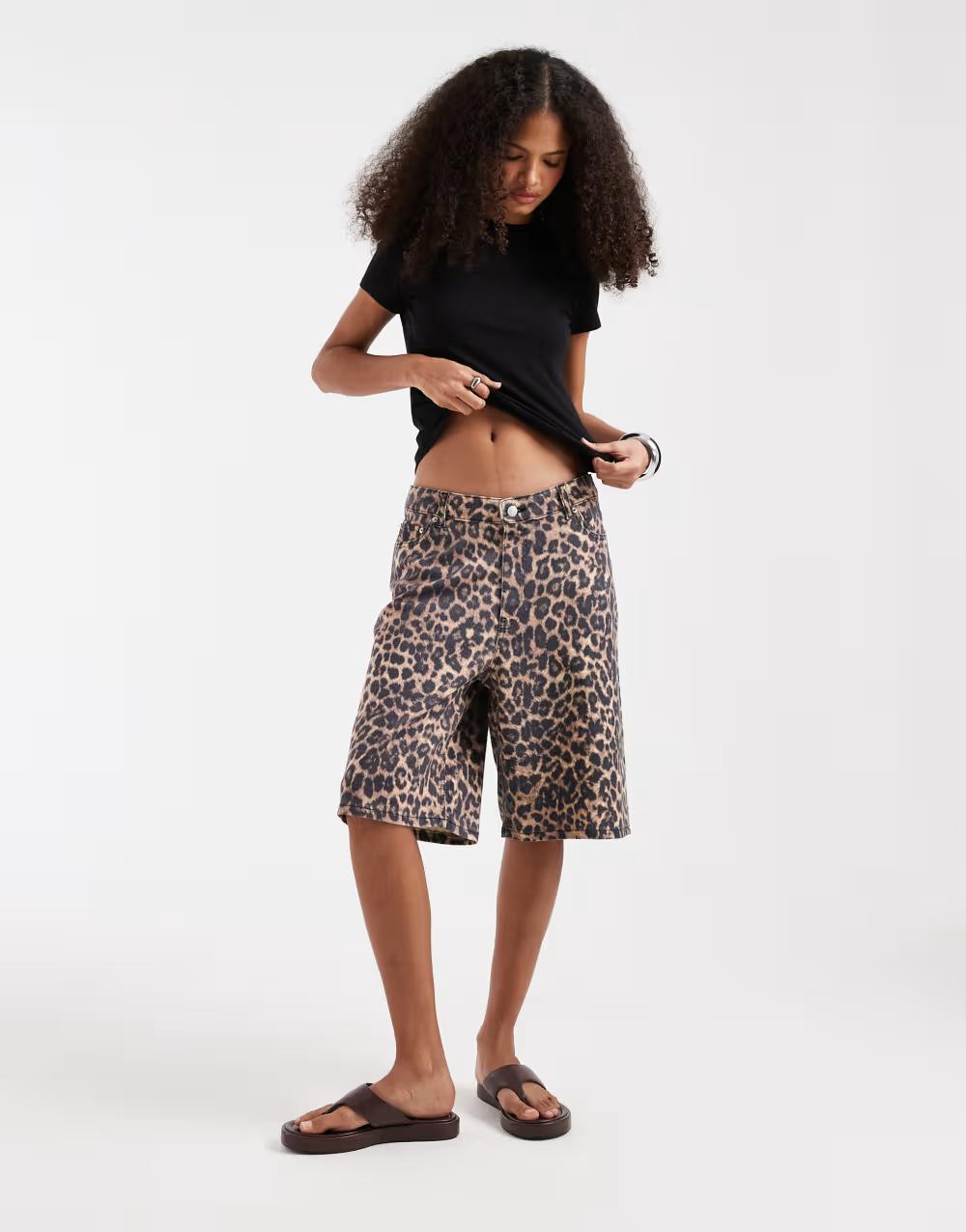 jeansowe spodenki animal print