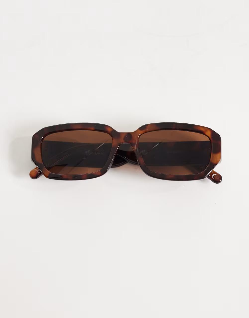 brązowe okulary przeciwsłoneczne animal print