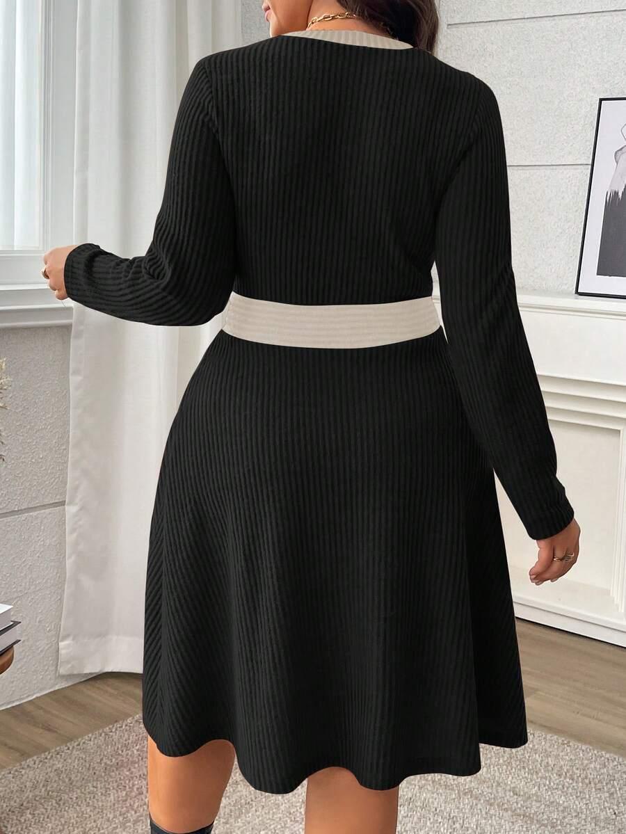 czarna sukienka v-neck