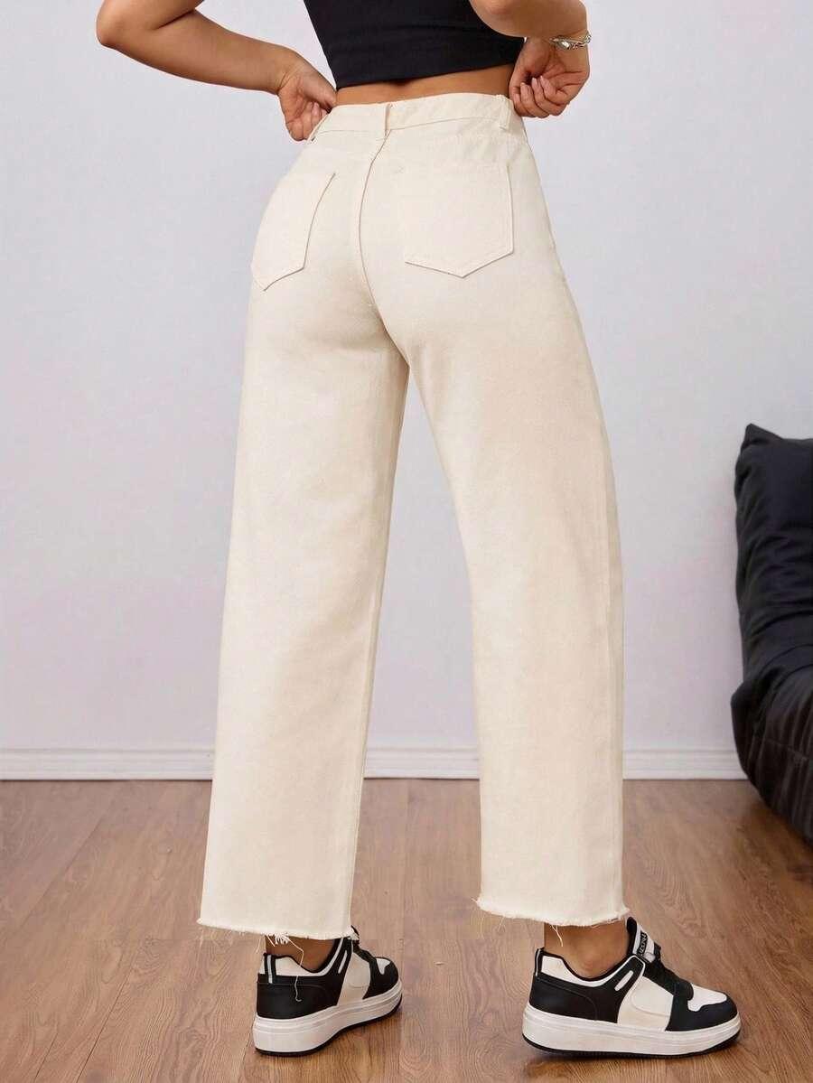 beżowe spodnie jeans