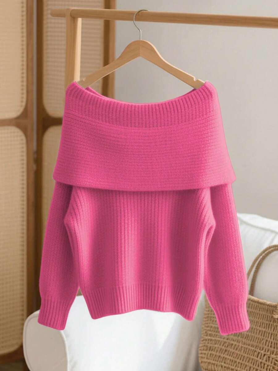 różowy sweter odkryte ramiona
