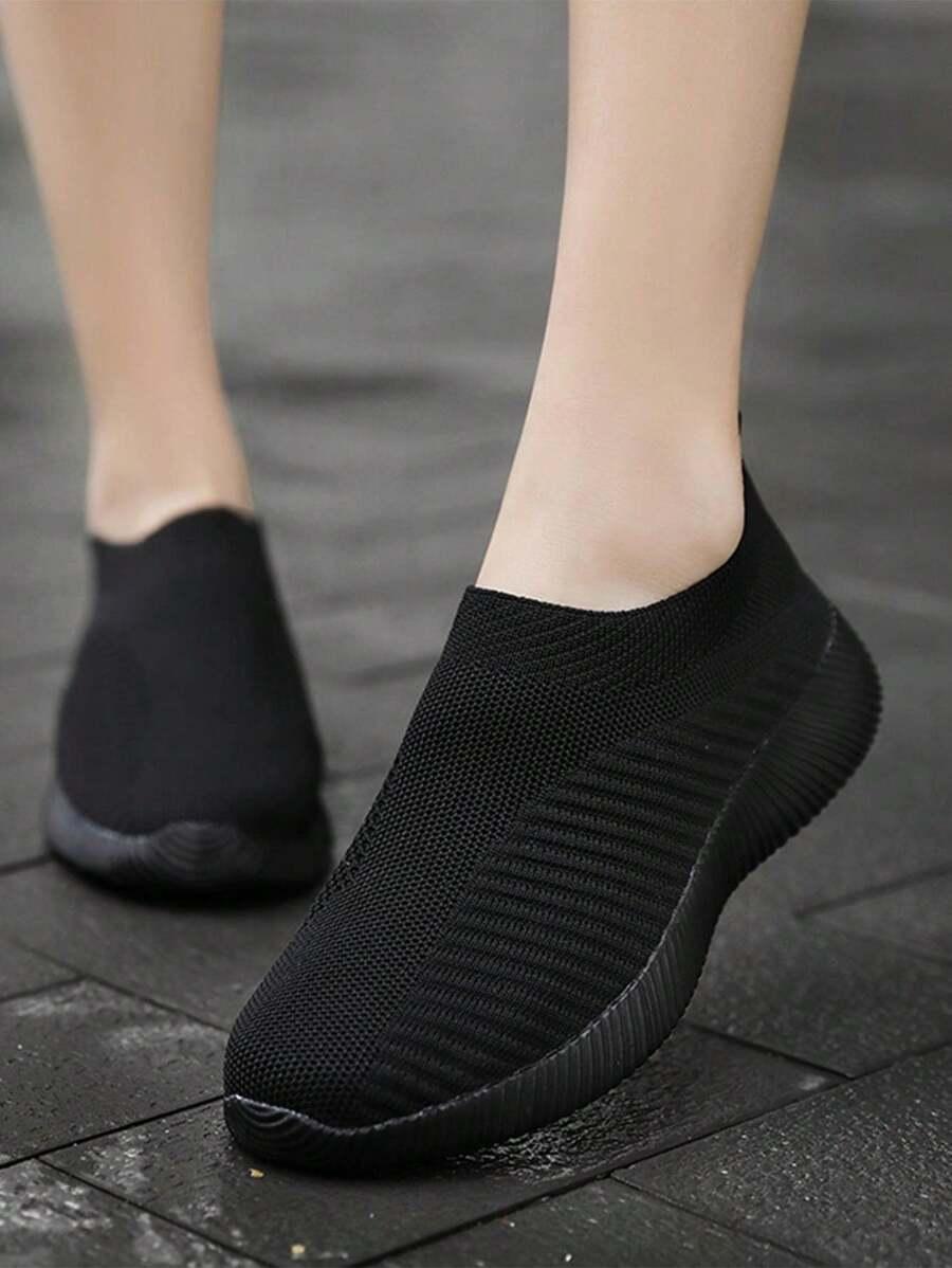 czarne wsuwane buty sportowe