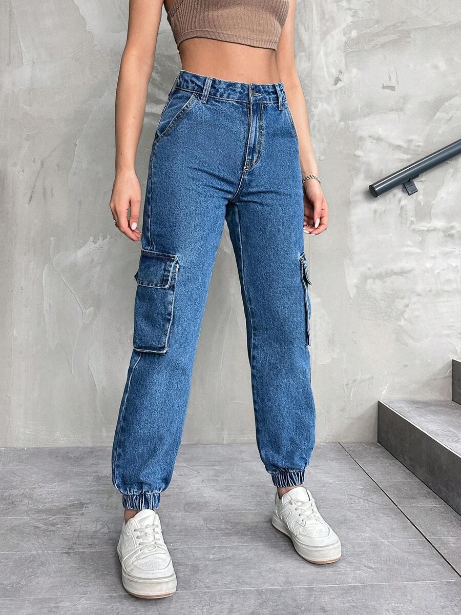niebieskie spodnie jeans