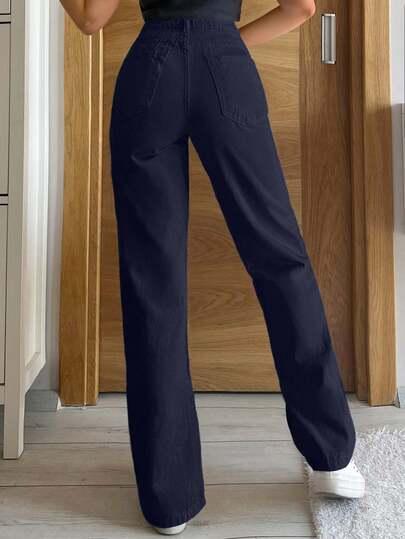 granatowe spodnie jeans