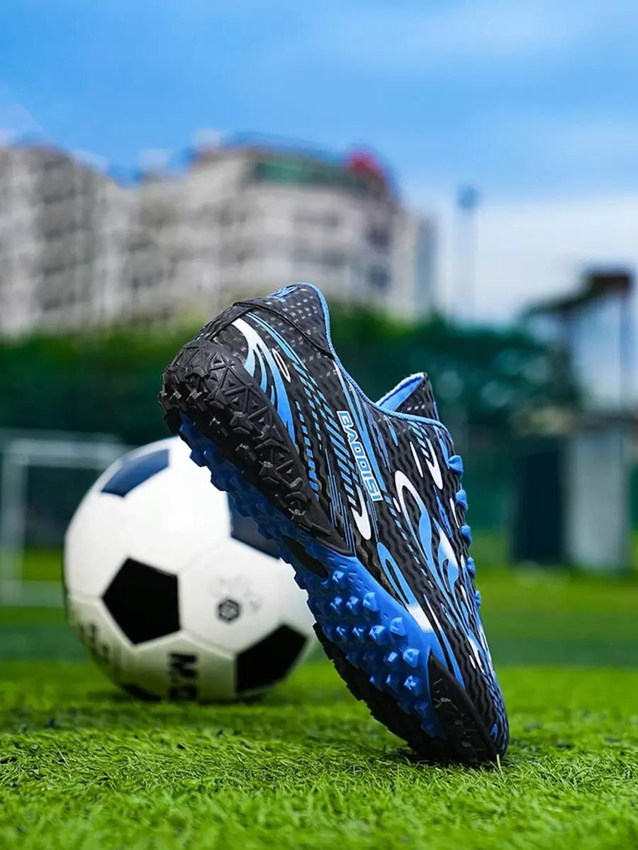 niebieskie buty sportowe wzór