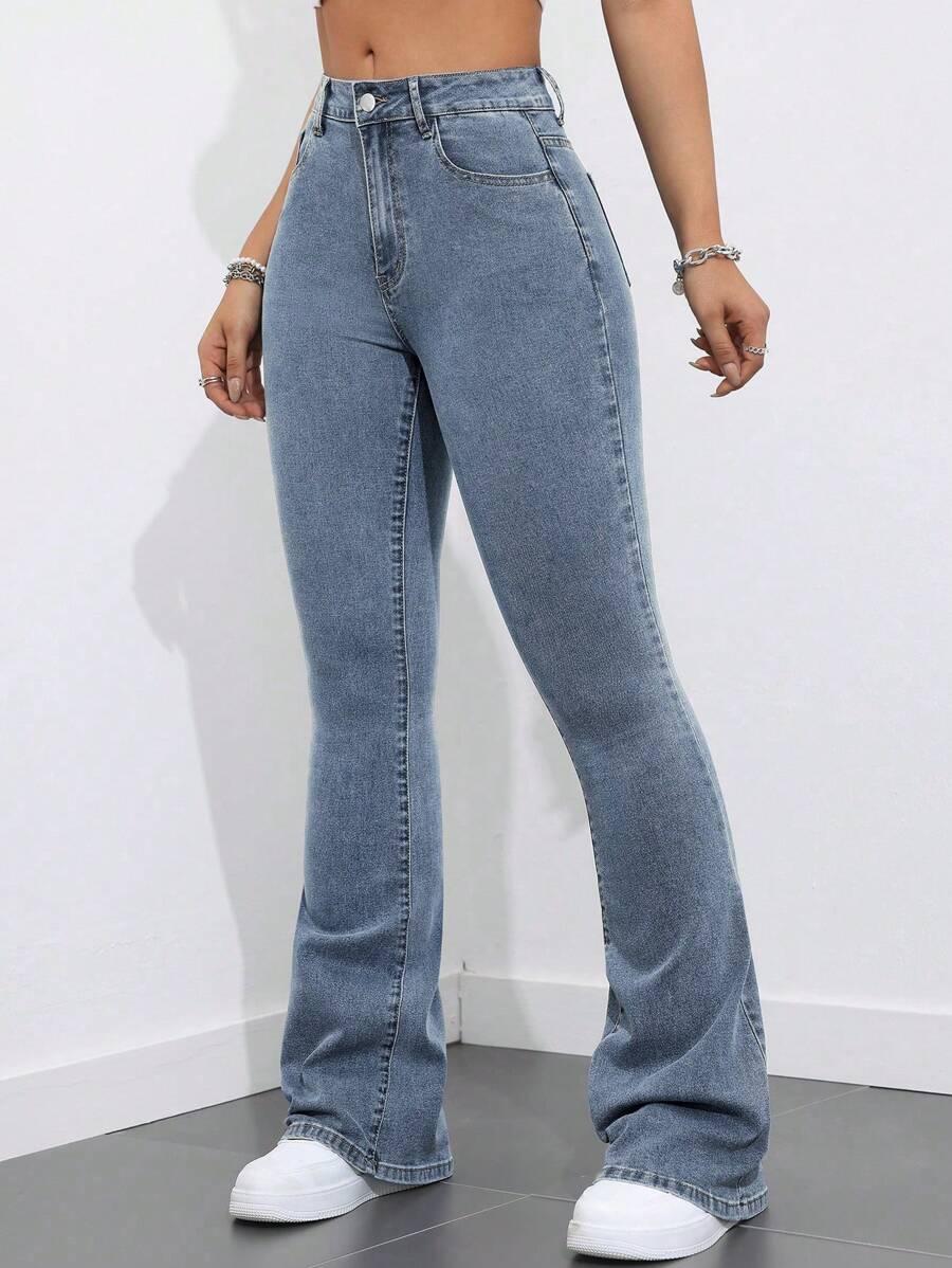 niebieskie spodnie jeans 