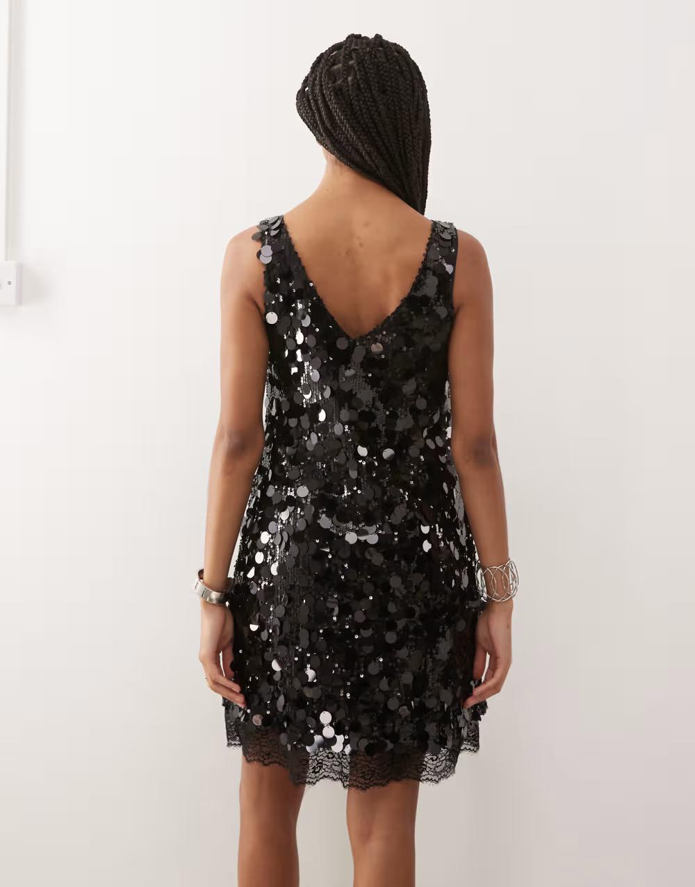 czarna mini sukienka v-neck zdobienie