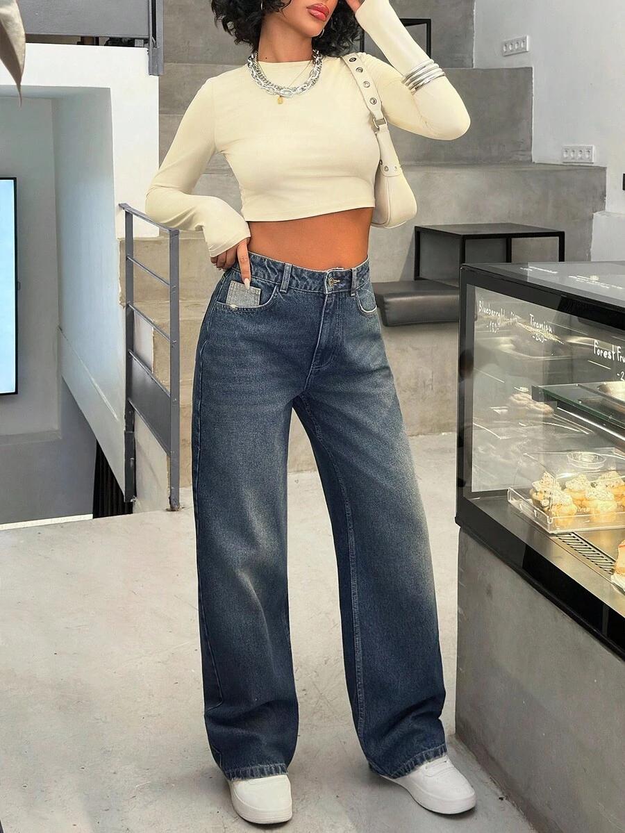 niebieskie spodnie jeans