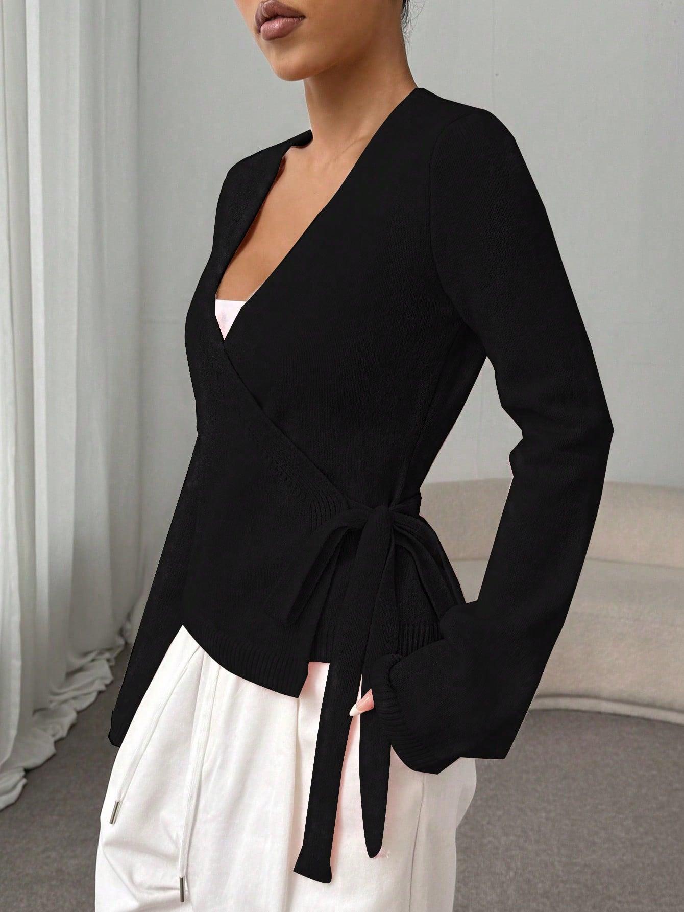 CZARNY DOPASOWANY SWETER 