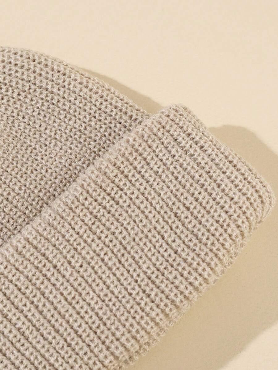 beżowa czapka beanie