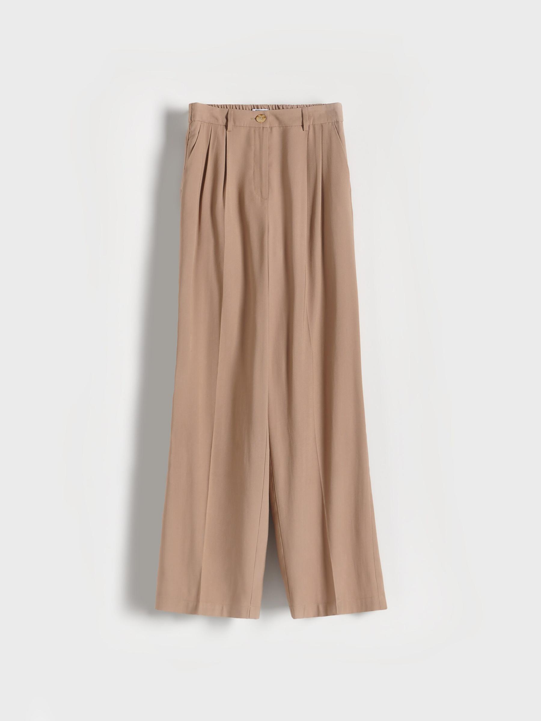 beżowe spodnie casual