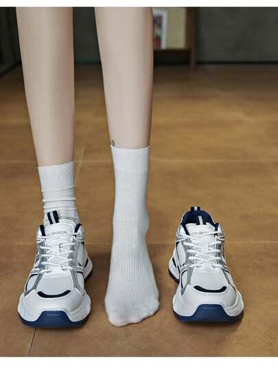sznurowane buty sportowe