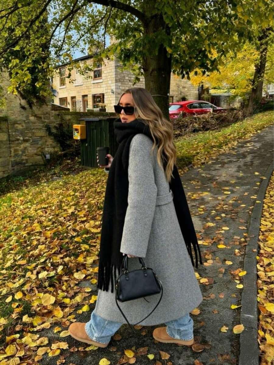 czarny szalik frędzle