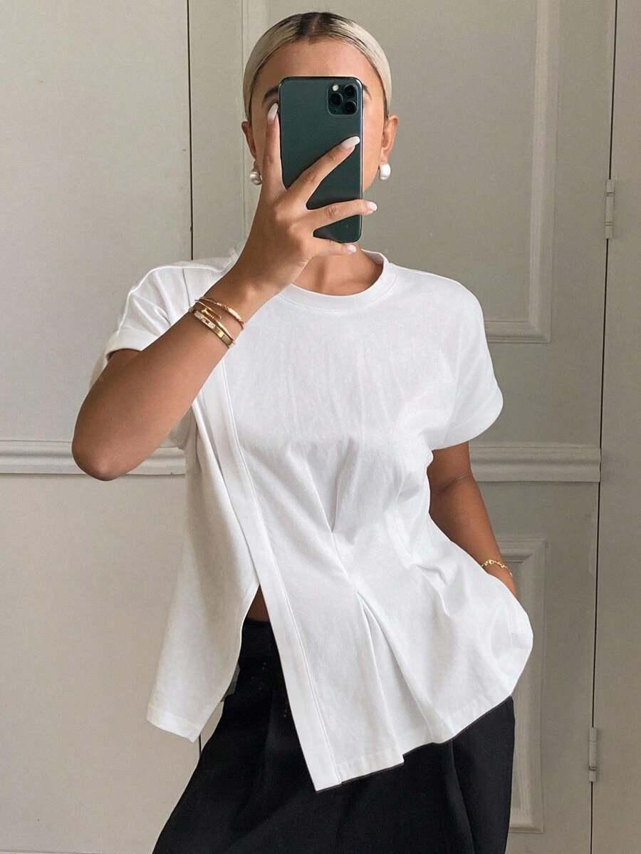 biały t-shirt okrągły dekolt rozcięcie