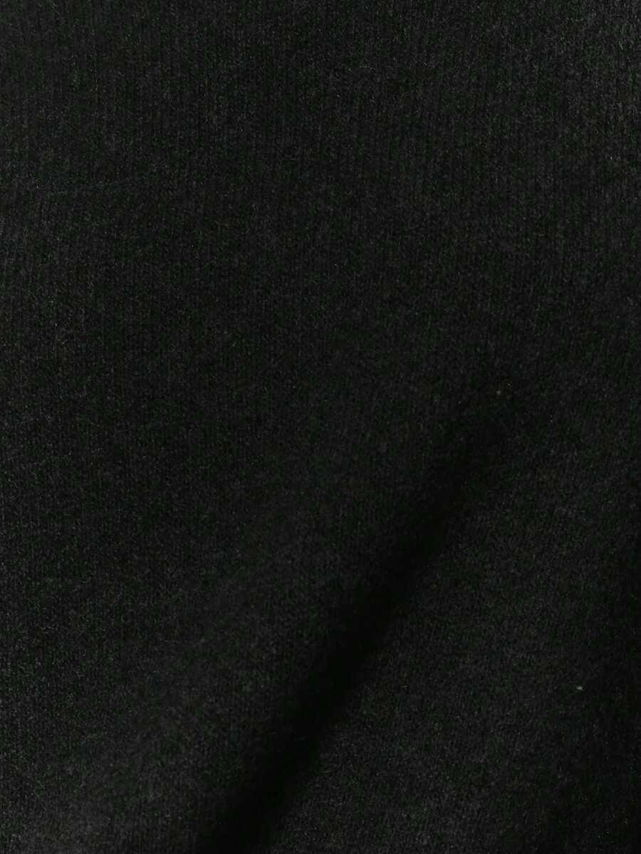 Czarny sweter oversize