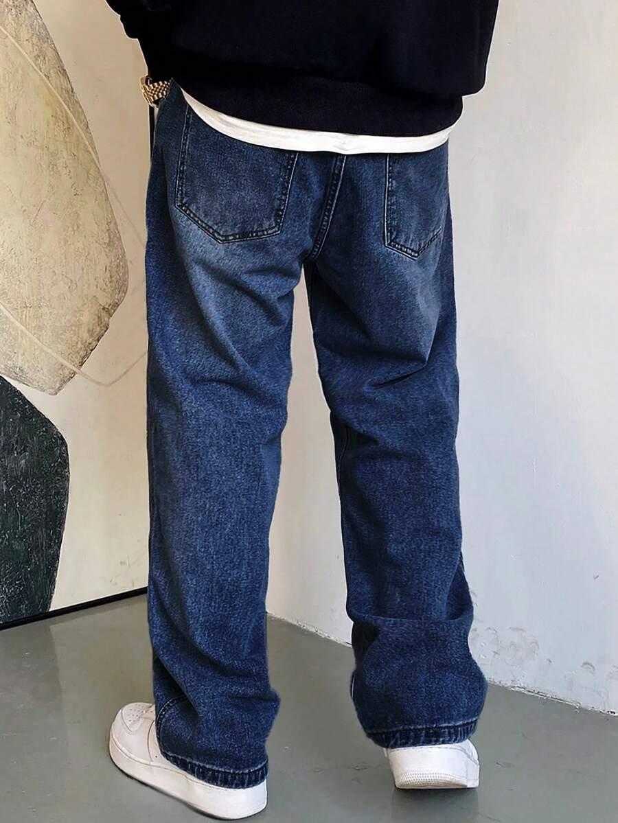 niebieskie spodnie jeans