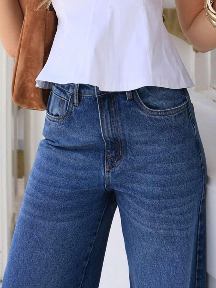 niebieskie spodnie jeans