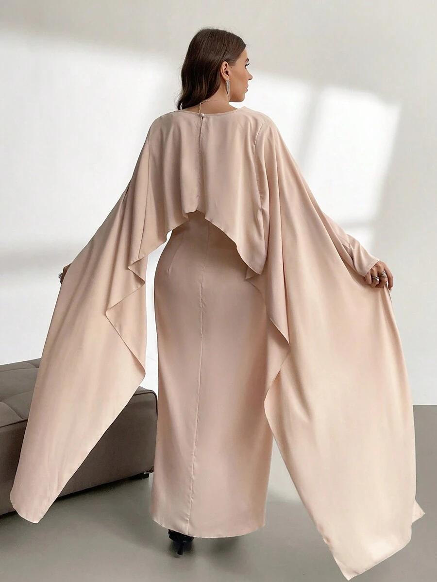 ELEGANCKA SUKIENKA MAXI Z PELERYNĄ 