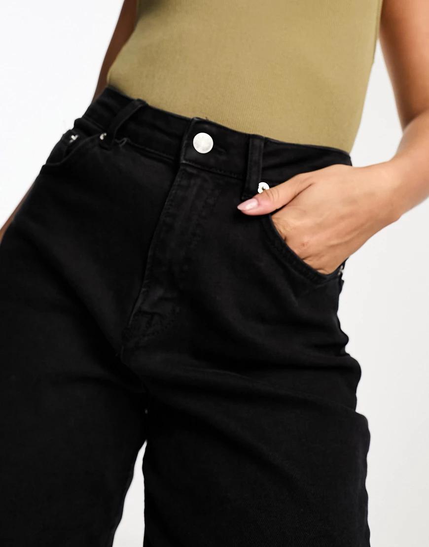 czarne proste spodnie jeansowe wysoki stan