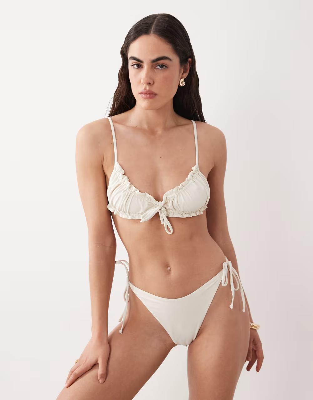 kremowa góra od bikini