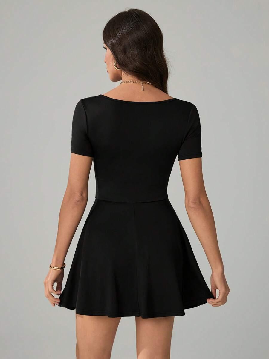 CZARNA MINI SUKIENKA