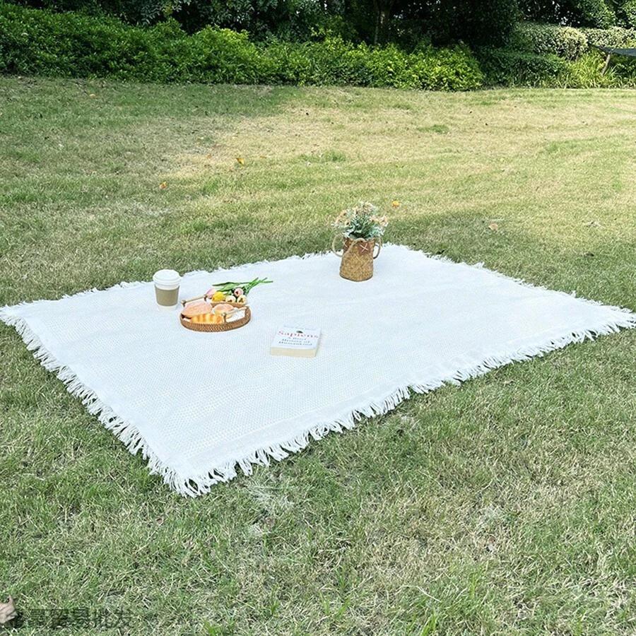 biały koc piknikowy