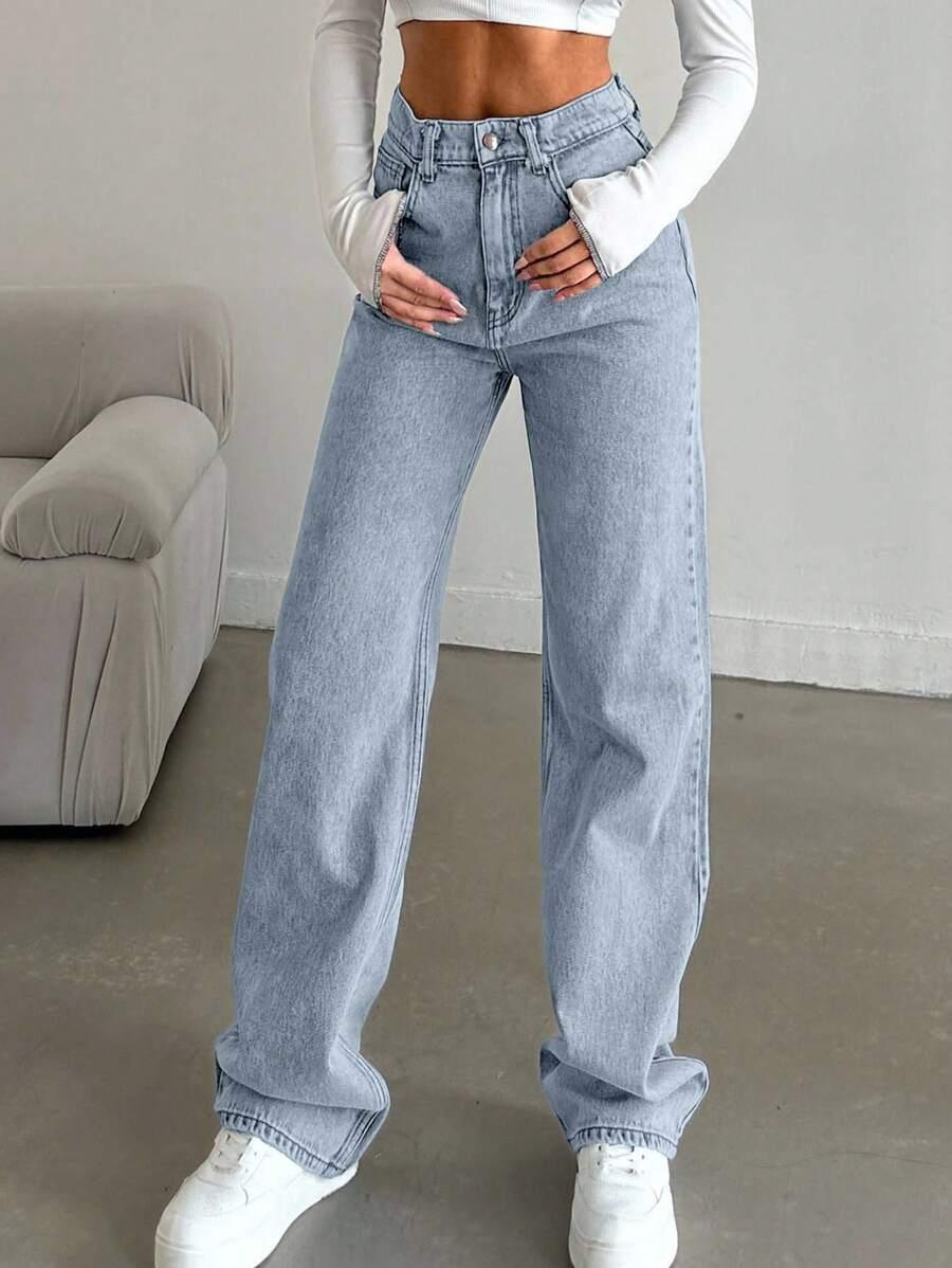 niebieskie spodnie jeans