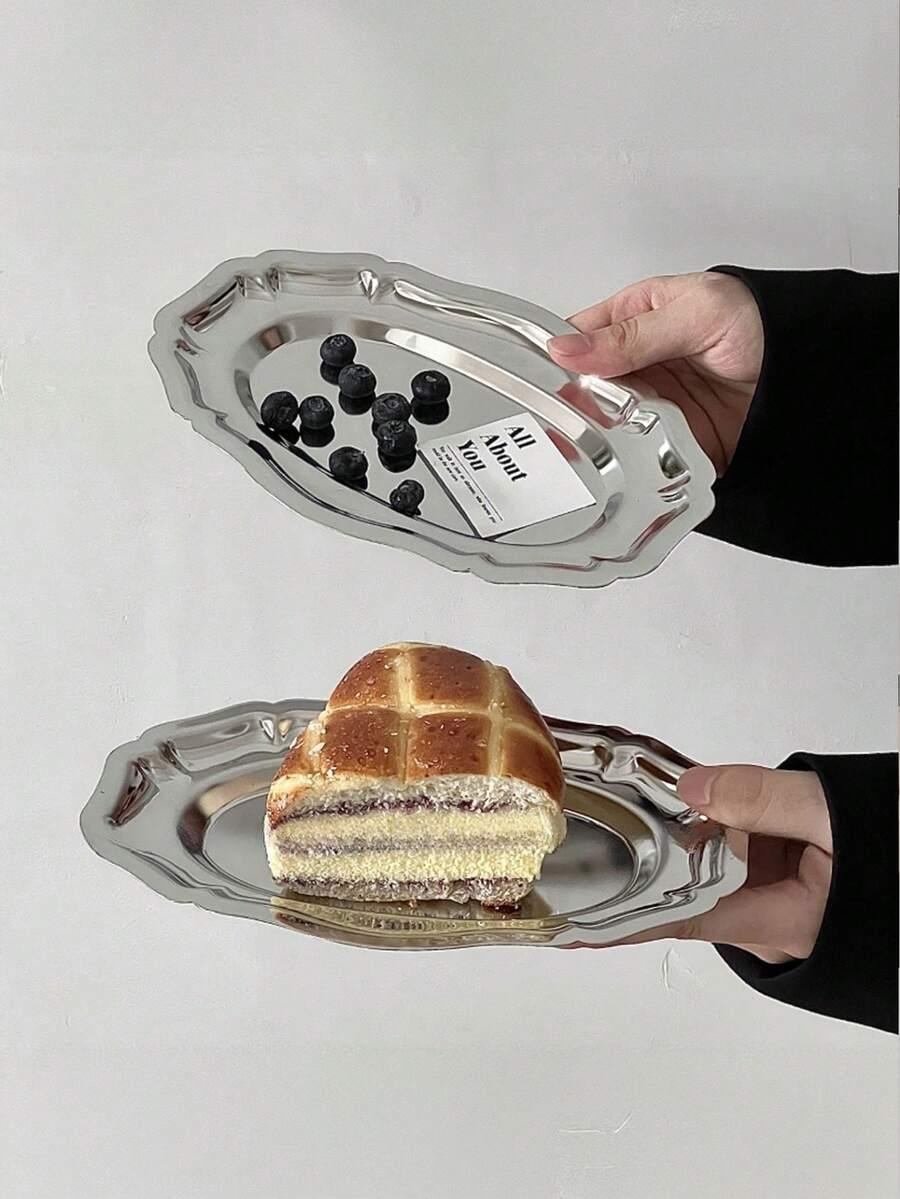 srebrna tacka na ciastka