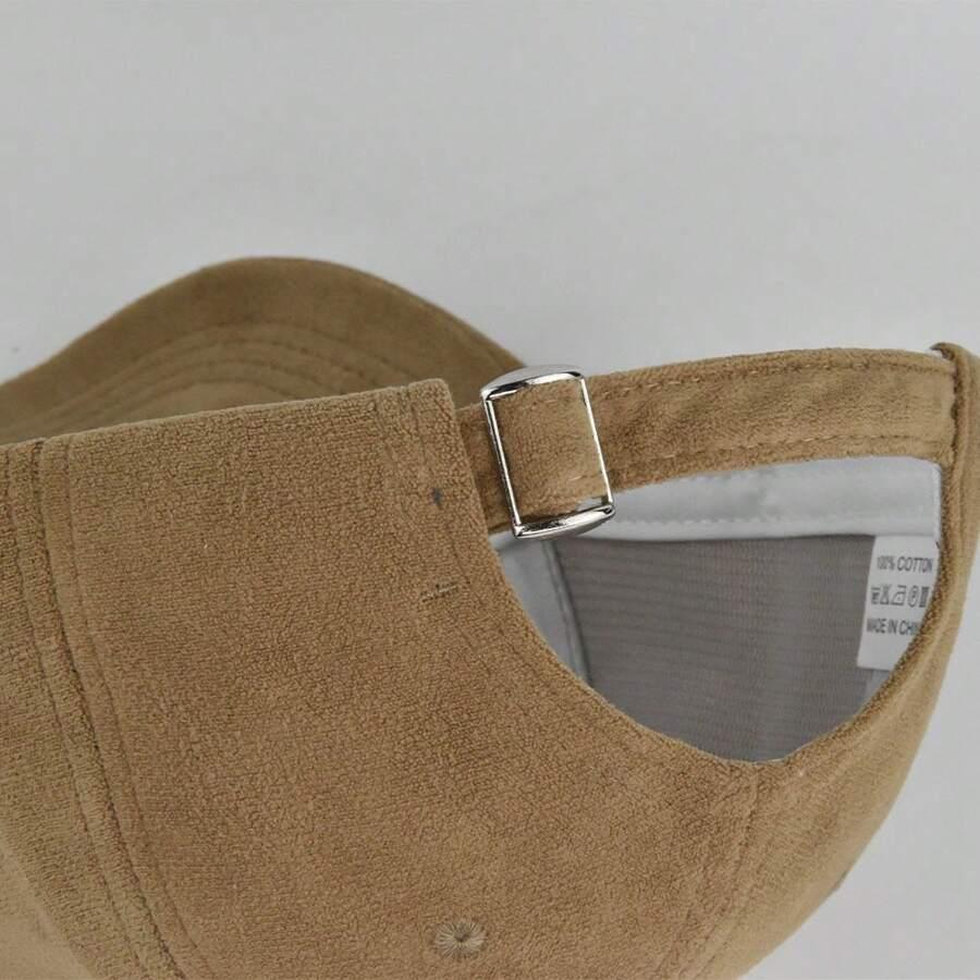 CZAPKA Z DASZKIEM 