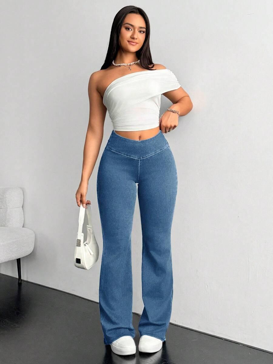 niebieskie spodnie jeans dzwony