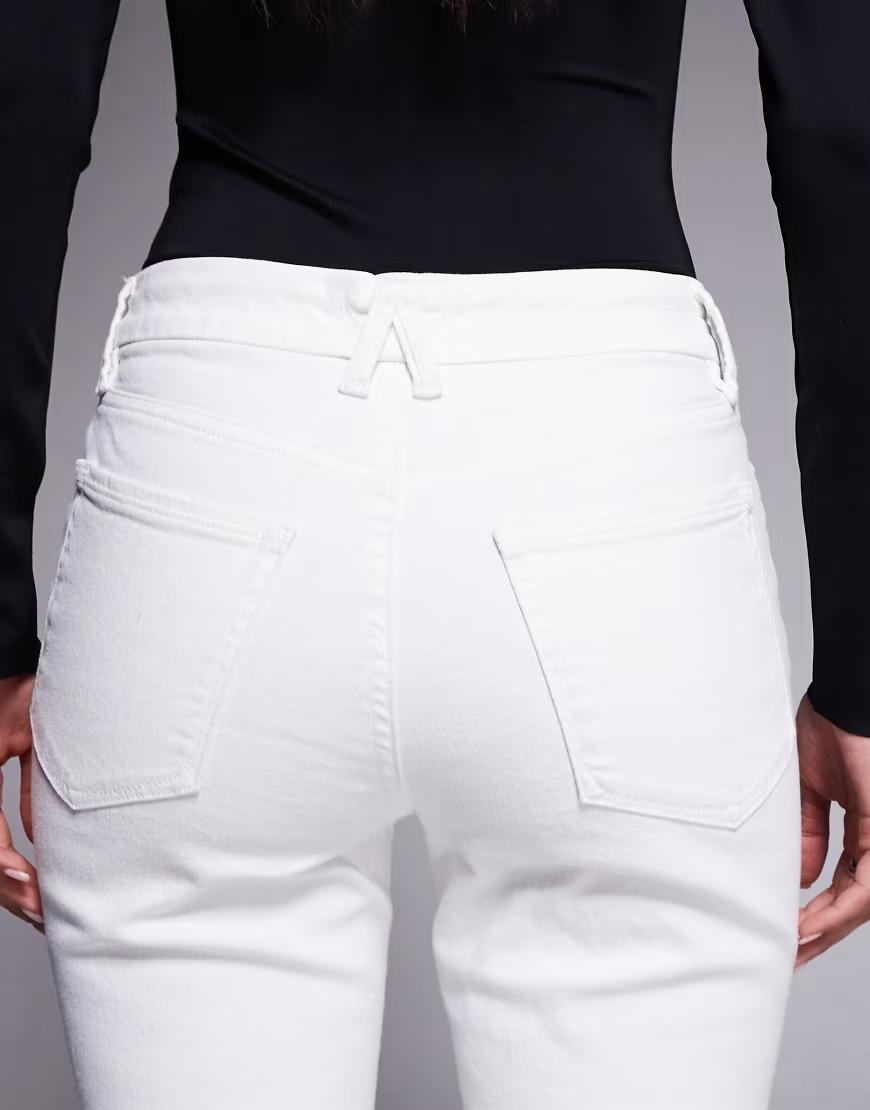BIAŁE SPODNIE JEANS
