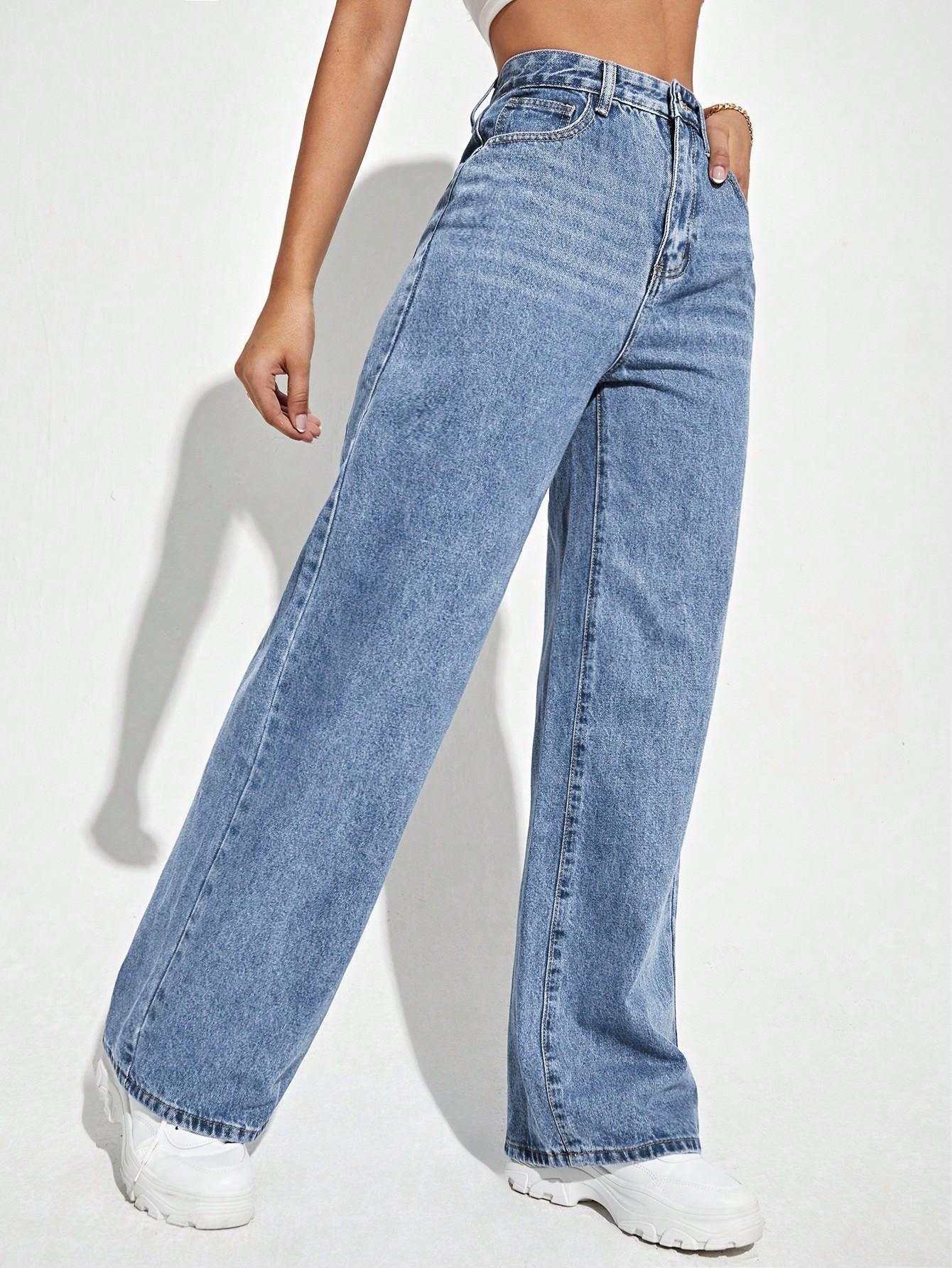 niebieskie spodnie jeans