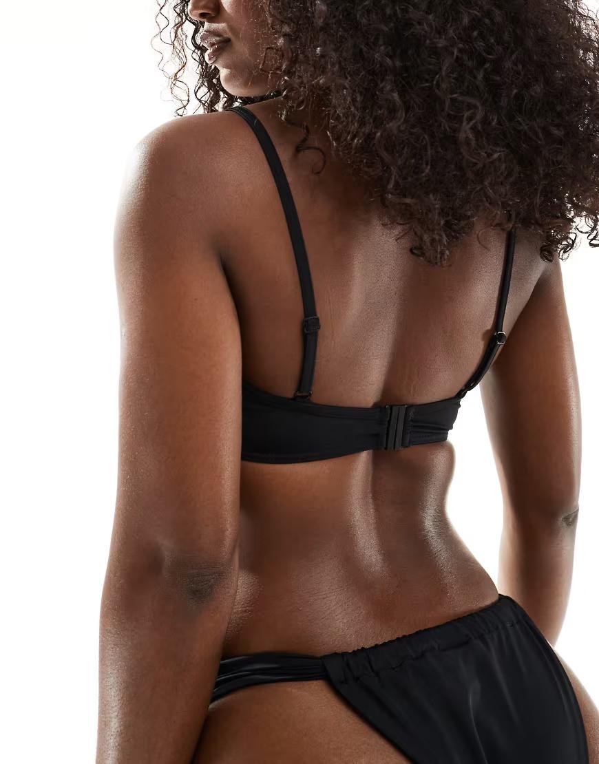 czarna góra od bikini