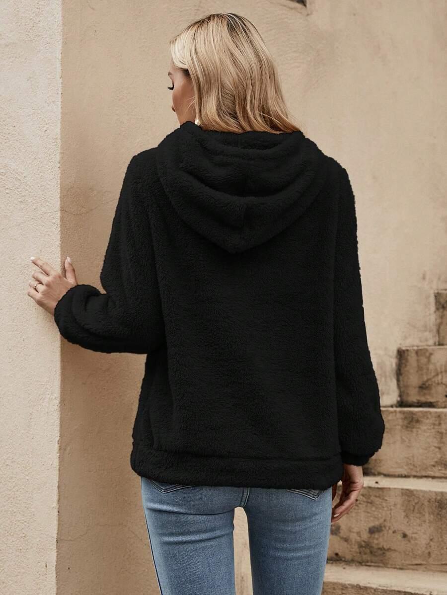 czarna bluza futerko
