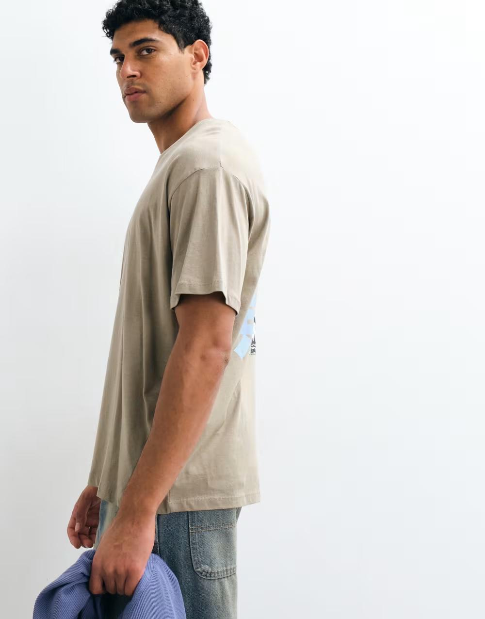 beżowy t-shirt oversize okrągły dekolt print