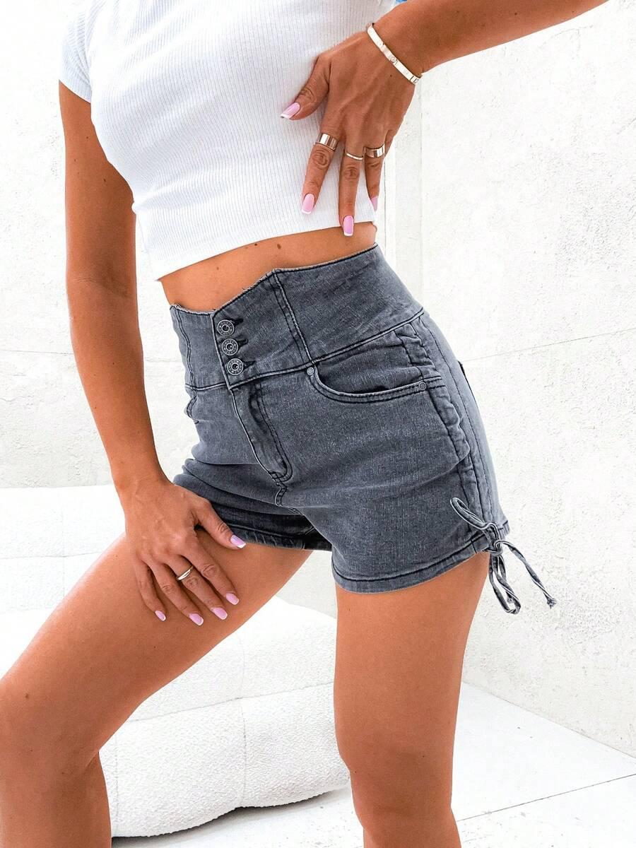 szare spodenki jeans